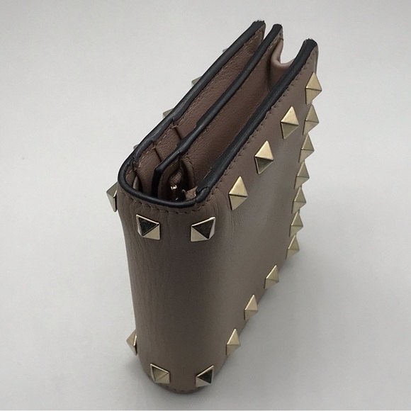 EUC SMALL ROCKSTUD CALFSKIN WALLET   RETAIL $490 - Picture 15 of 16